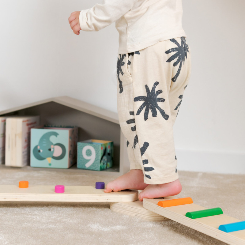 Wirkt sich positiv auf die Entwicklung der Füße, das Fußgewölbe und die richtige Körperhaltung aus Montessori Balancierbalken fördern die Entwicklung der grobmotorischen Fähigkeiten