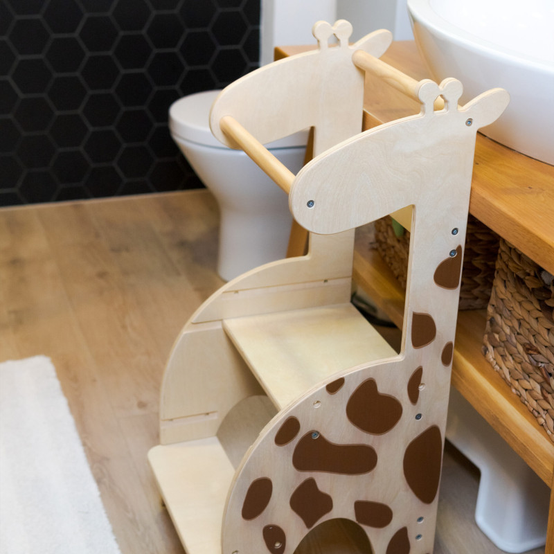 Wachsender Lernturm mit wunderschönem Giraffenmotiv und höhenverstellbarer Stufe