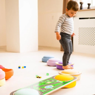 BaaVi Balancierbalken mit Aufdruck „Flughafen“