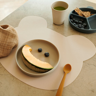 LIEWOOD Silikon-Tischset Bär Aura Sandy