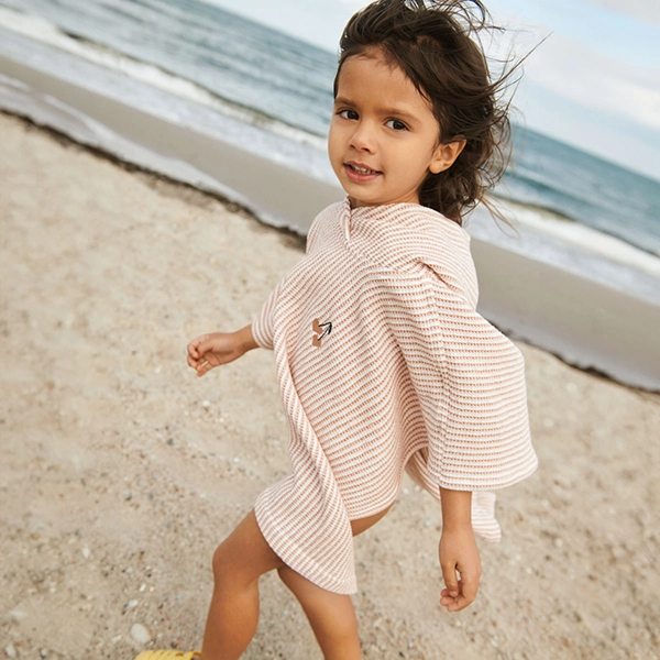 LIEWOOD Poncho Paco Embroidery Tuscany rose / Creme de la creme LIEWOOD Poncho Paco Embroidery Tuscany rose / Creme de la creme