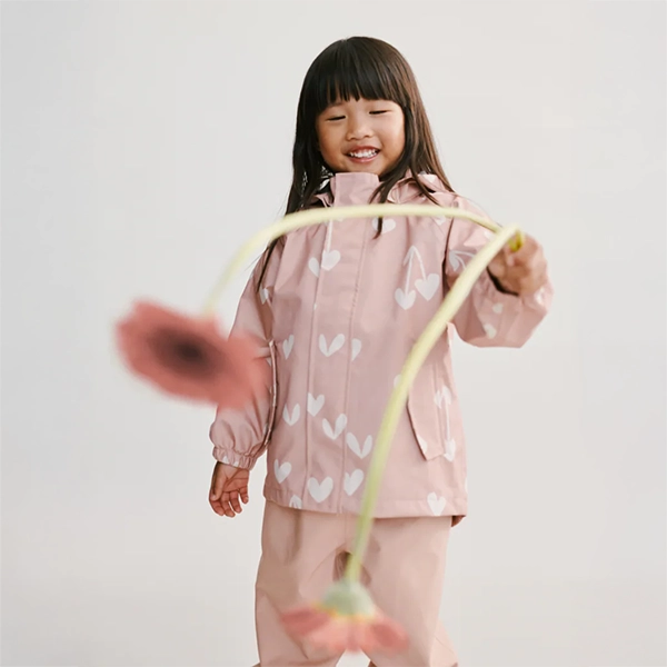 LIEWOOD Pedia wasserdichtes Set – Jacke und Hose Sweethearts / Pale tuscany LIEWOOD Pedia wasserdichtes Set – Jacke und Hose Sweethearts / Pale tuscany