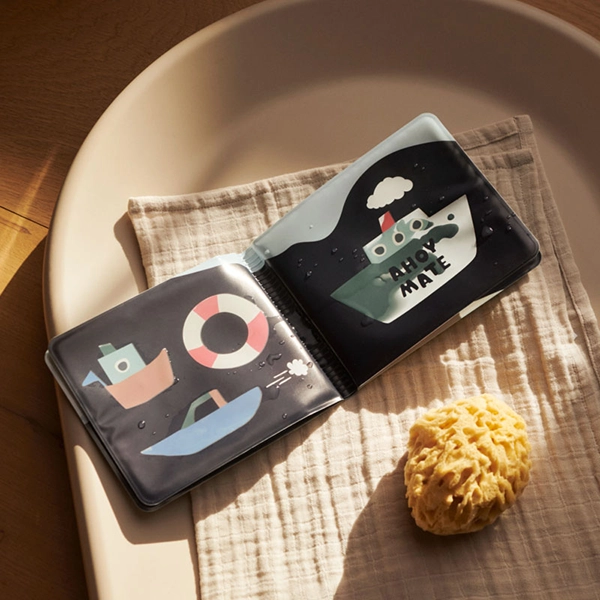 LIEWOOD Waylon magisches Wasserbuch fürs Bad Sailing / Sandy LIEWOOD Waylon magisches Wasserbuch fürs Bad Sailing / Sandy