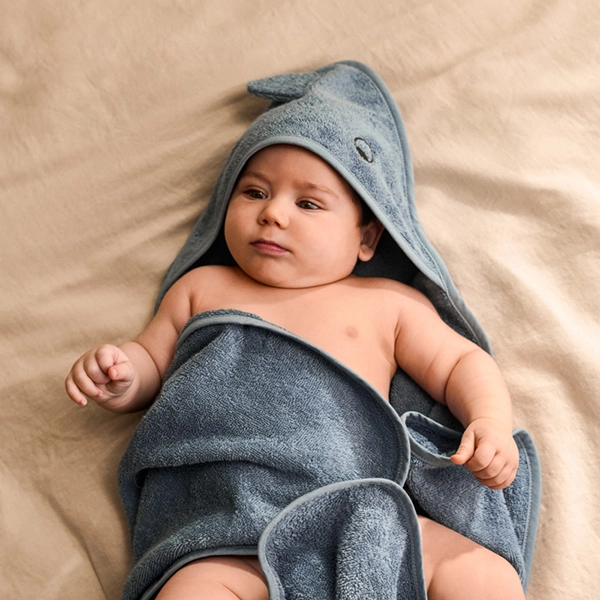 LIEWOOD ALBERT Baby-Kapuzenhandtuch Beach blue